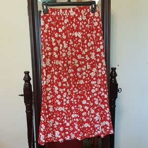 🌻2/$20 vintage red floral skirt